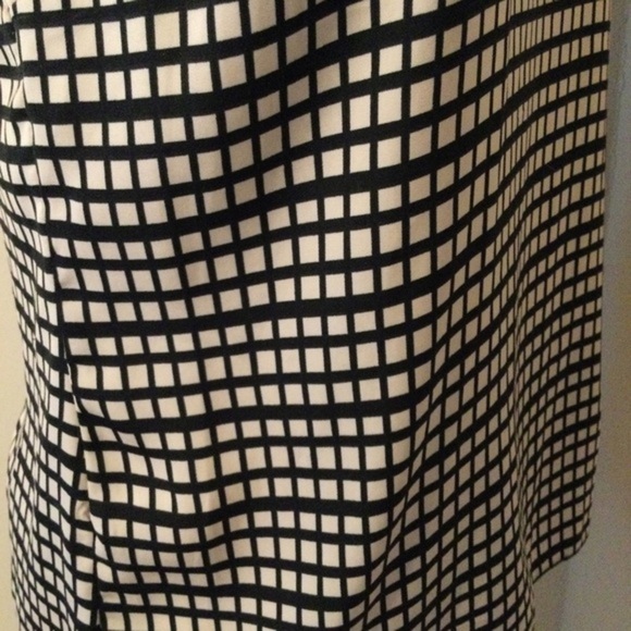 DOROTHY Perkins Sleeveless Black Ivory‎  Button Back Blouse 4 NWOT - Picture 6 of 10